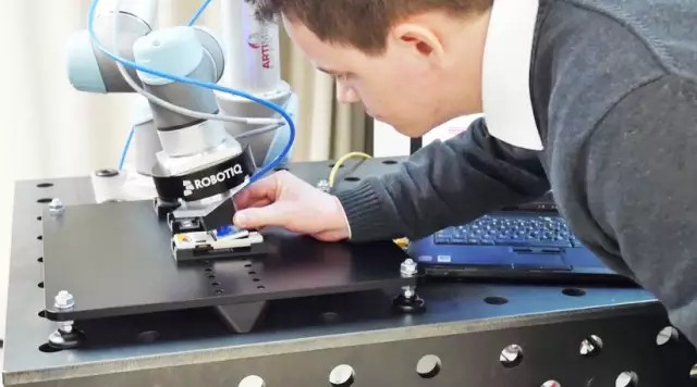 測力傳感器在機(jī)器人上的應(yīng)用